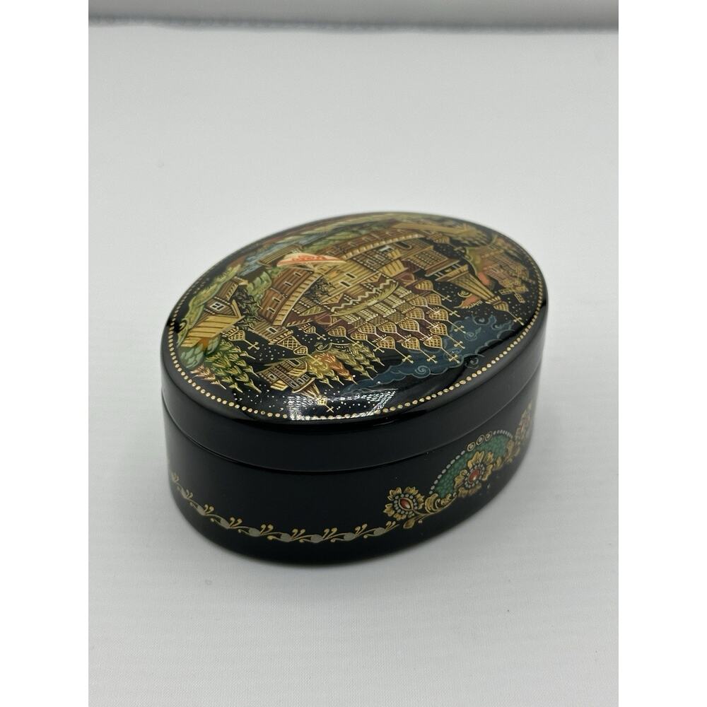 Russian Lacquer Papier Mache Box Kholui Village Scene Oval Signed - Picture 5 of 9